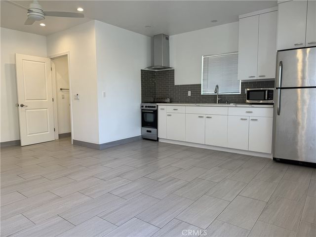 17843 Victory Blvd, Reseda, CA 91335