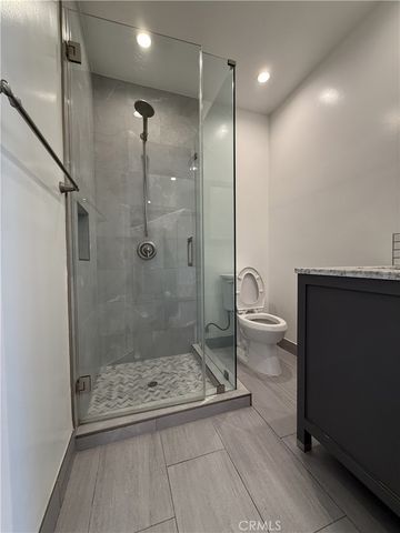 17843 Victory Blvd, Reseda, CA 91335