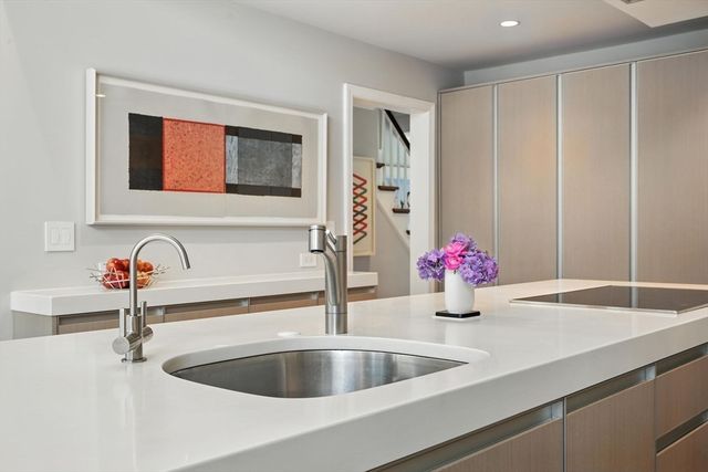 29 Englewood Rd, Longmeadow, MA 01106