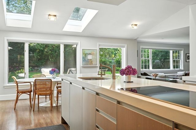 29 Englewood Rd, Longmeadow, MA 01106