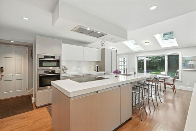 29 Englewood Rd, Longmeadow, MA 01106