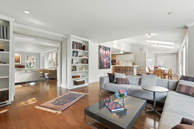 29 Englewood Rd, Longmeadow, MA 01106