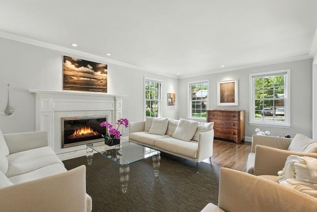 29 Englewood Rd, Longmeadow, MA 01106