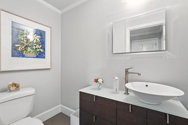 29 Englewood Rd, Longmeadow, MA 01106