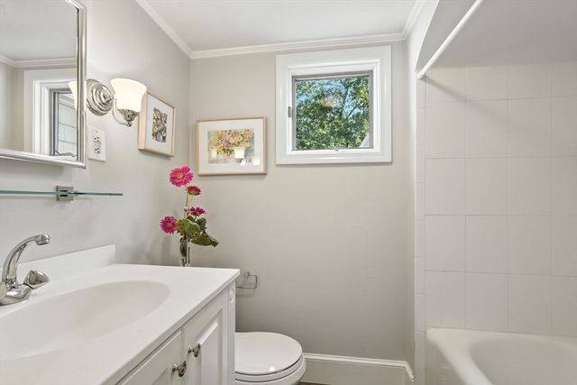 29 Englewood Rd, Longmeadow, MA 01106