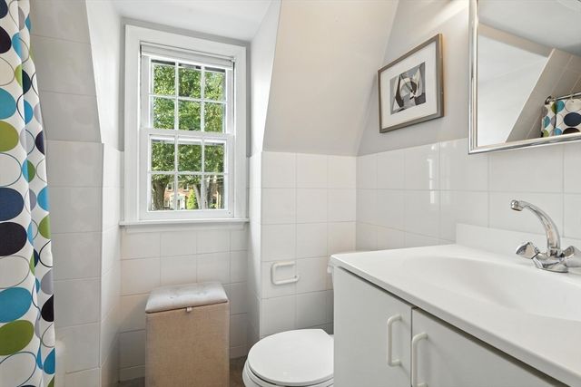 29 Englewood Rd, Longmeadow, MA 01106