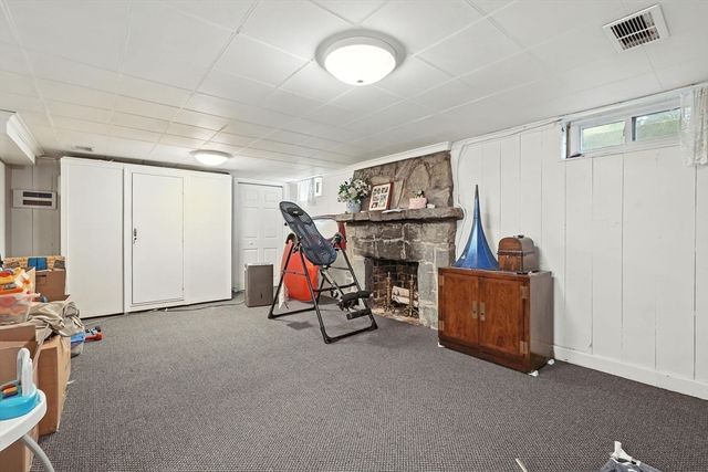 29 Englewood Rd, Longmeadow, MA 01106