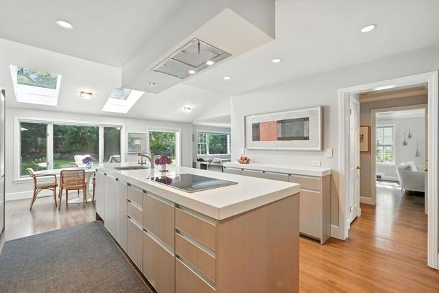 29 Englewood Rd, Longmeadow, MA 01106