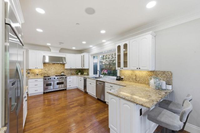 496 Summit Drive, Redwood City, CA 94062