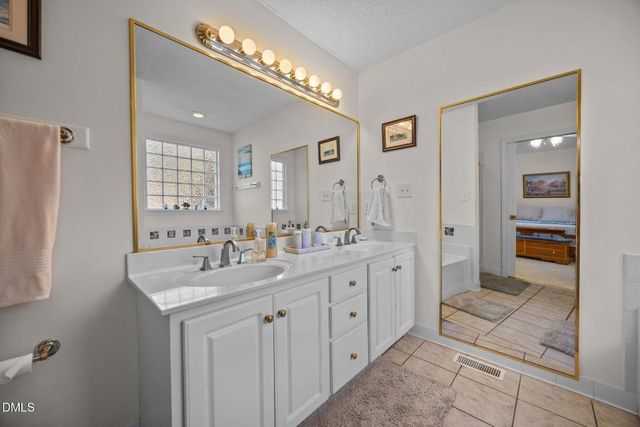 112 S Lakeside Drive, Smithfield, NC 27577