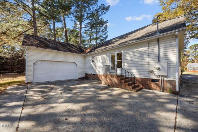 112 S Lakeside Drive, Smithfield, NC 27577