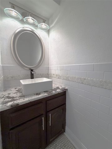 625 Trailwood Court, Garland, TX 75043