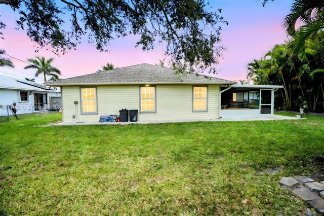 2304 SE 8th Terrace, Cape Coral, FL 33990