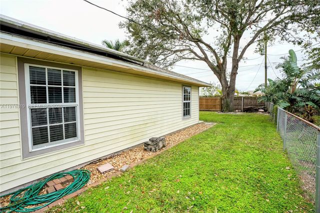 2304 SE 8th Terrace, Cape Coral, FL 33990