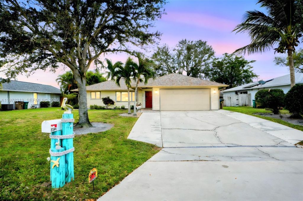 2304 SE 8th Terrace, Cape Coral, FL 33990