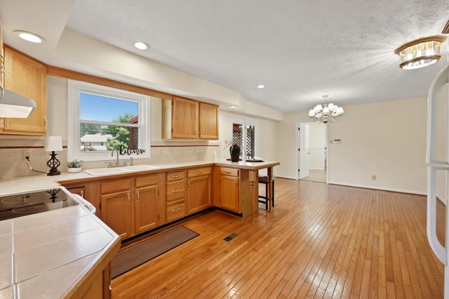 312 Castle Boulevard, Paris, KY 40361
