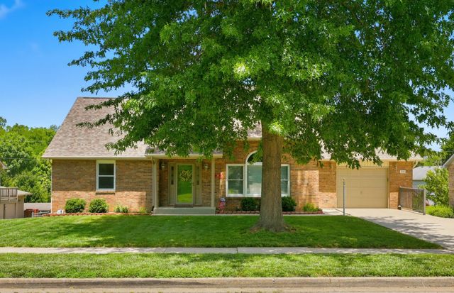 312 Castle Boulevard, Paris, KY 40361