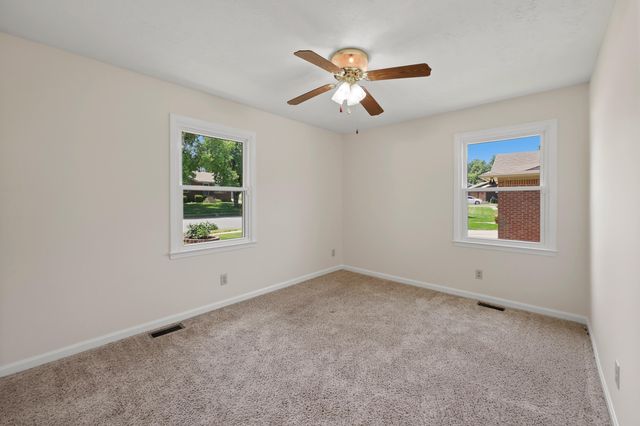 312 Castle Boulevard, Paris, KY 40361