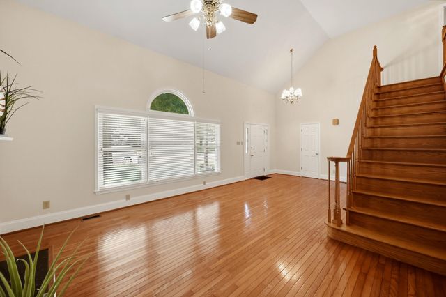 312 Castle Boulevard, Paris, KY 40361