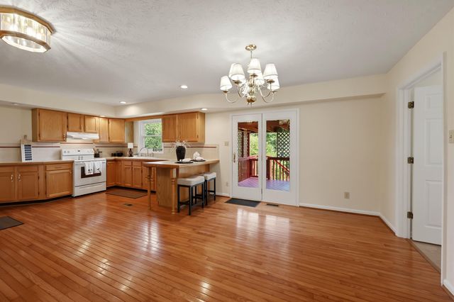 312 Castle Boulevard, Paris, KY 40361