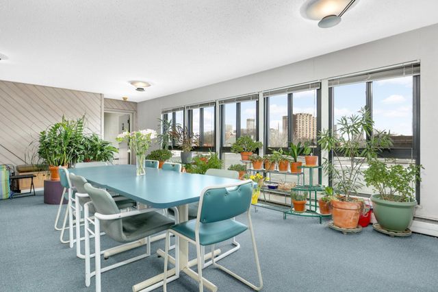 1912 Dupont Avenue S 405, Minneapolis, MN 55403