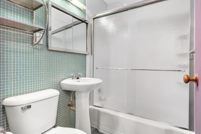 1912 Dupont Avenue S 405, Minneapolis, MN 55403