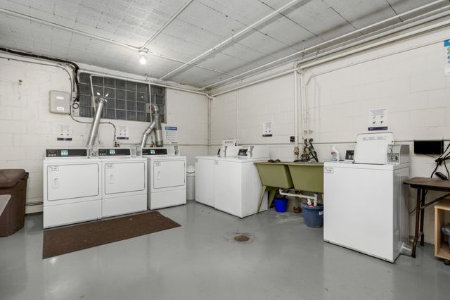 1912 Dupont Avenue S 405, Minneapolis, MN 55403