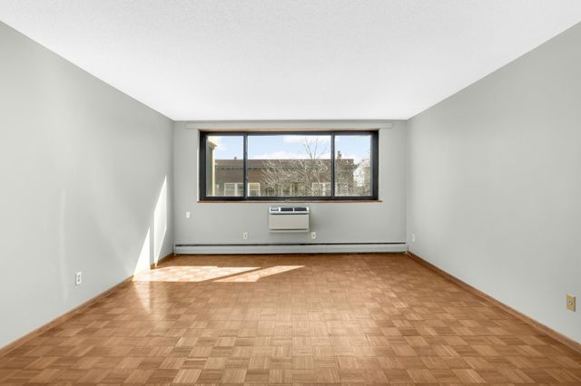 1912 Dupont Avenue S 405, Minneapolis, MN 55403