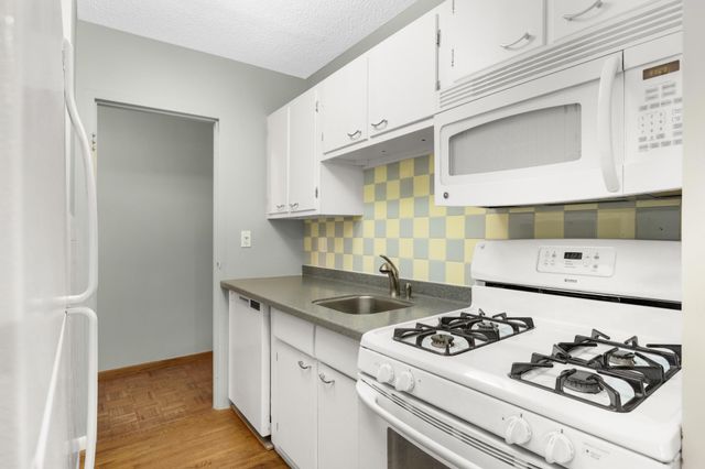 1912 Dupont Avenue S 405, Minneapolis, MN 55403