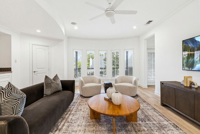 6828 Chevy Chase Avenue, Dallas, TX 75225