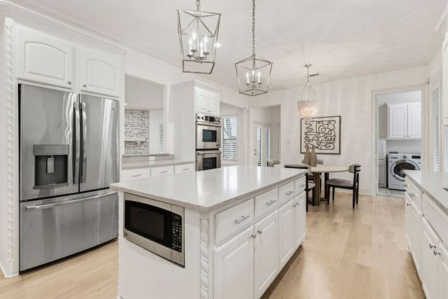 6828 Chevy Chase Avenue, Dallas, TX 75225