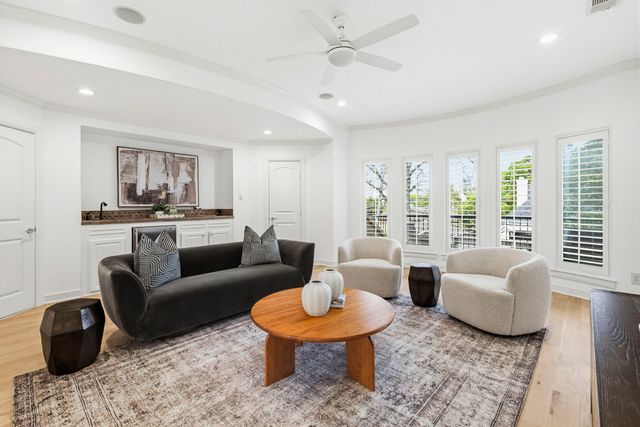 6828 Chevy Chase Avenue, Dallas, TX 75225