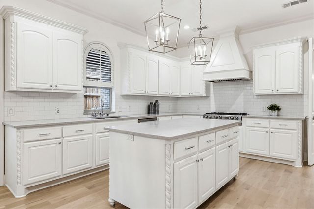 6828 Chevy Chase Avenue, Dallas, TX 75225