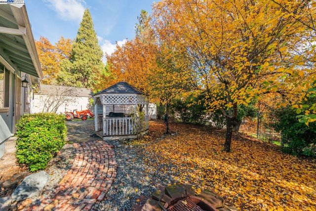 56 Horseshoe Ln., Weaverville, CA 96093