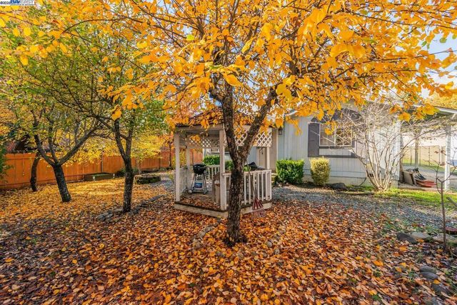 56 Horseshoe Ln., Weaverville, CA 96093