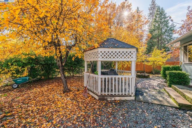 56 Horseshoe Ln., Weaverville, CA 96093