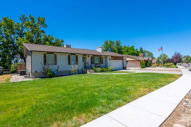 10446 S WEEPING WILLOW DR, Sandy, UT 84070