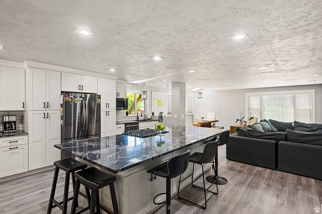 10446 S WEEPING WILLOW DR, Sandy, UT 84070