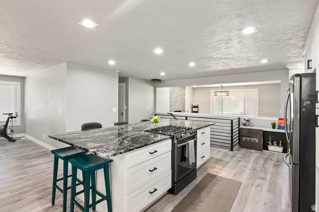 10446 S WEEPING WILLOW DR, Sandy, UT 84070