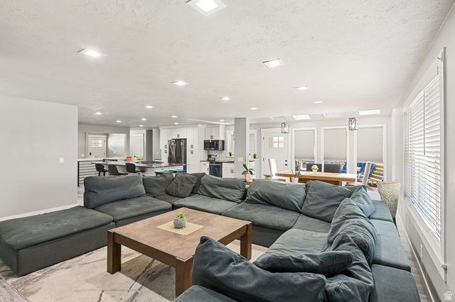 10446 S WEEPING WILLOW DR, Sandy, UT 84070