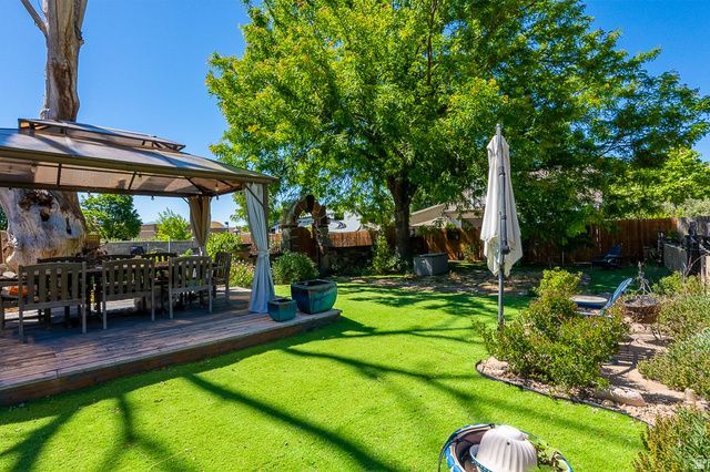 10446 S WEEPING WILLOW DR, Sandy, UT 84070