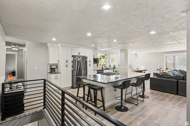 10446 S WEEPING WILLOW DR, Sandy, UT 84070