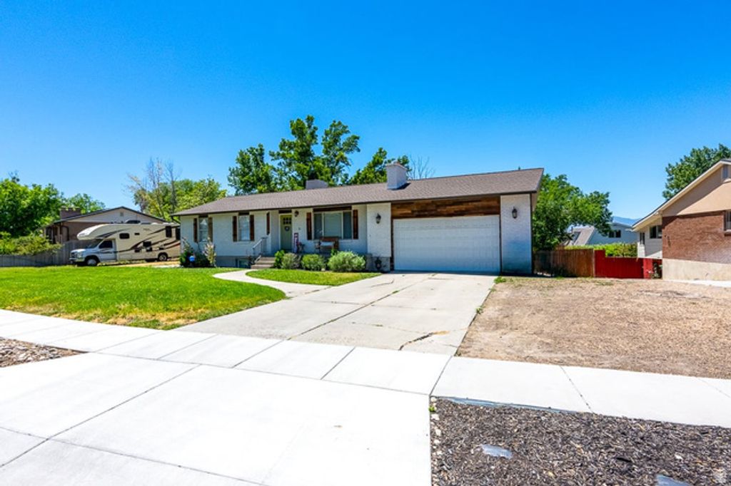 10446 S WEEPING WILLOW DR, Sandy, UT 84070
