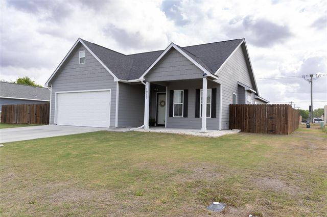 1912 Lynn Street, El Campo, TX 77437