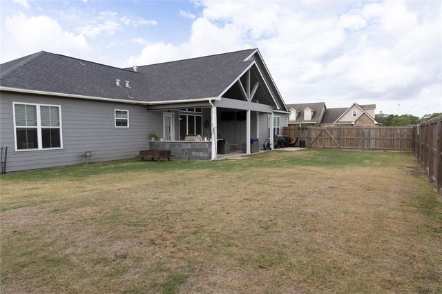 1912 Lynn Street, El Campo, TX 77437