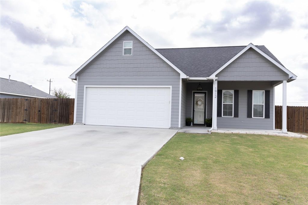 1912 Lynn Street, El Campo, TX 77437