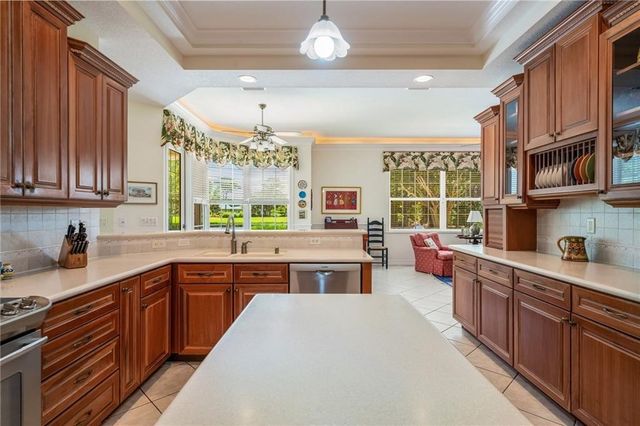 1156 Carolina Circle SW, Vero Beach, FL 32962
