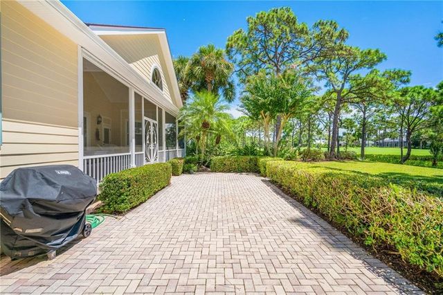 1156 Carolina Circle SW, Vero Beach, FL 32962