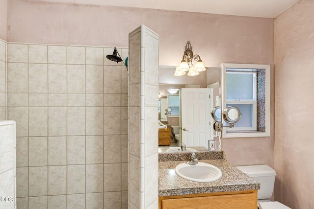 935 S 3rd Street, Jacksonville, OR 97530