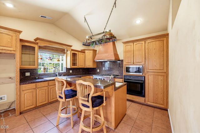 935 S 3rd Street, Jacksonville, OR 97530